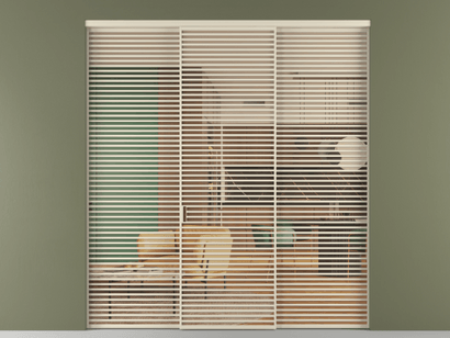 Алюминевая перегородка vn1+2_07_ Алюминий бежево-серый Прозрачное оранжевое стекло, триплекс, 6мм. Цвет Алюминий бежево-серый. Материал Алюминий в эмали. Коллекция Перегородка Formato внутри проёма трёхстворчатая. Картинка.