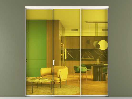 Алюминевая перегородка vn1+2_01_ Алюминий пудровый белый Прозрачное жёлтое стекло, триплекс, 6мм. Цвет Алюминий пудровый белый. Материал Алюминий в эмали. Коллекция Перегородка Formato внутри проёма 3 створки. Картинка.